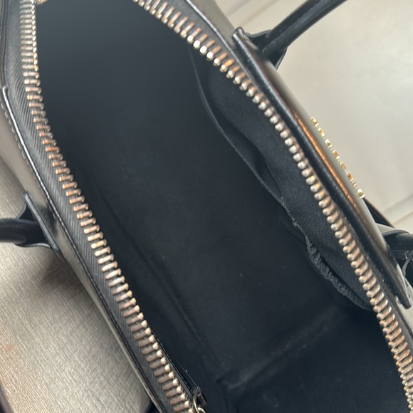 Givenchy Antigona Medium Bag - Picture 8 of 11
